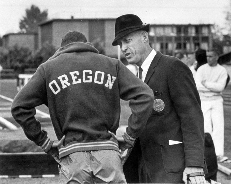 http-%2F%2Fs3.amazonaws.com%2Fnikeinc%2Fassets%2F37023%2FBowerman_with_Oregon_track_athlete_circa_1969__original.jpg