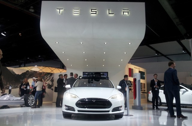 tesla-motors-stand-at-2014-detroit-auto-show_100453140_m.jpg