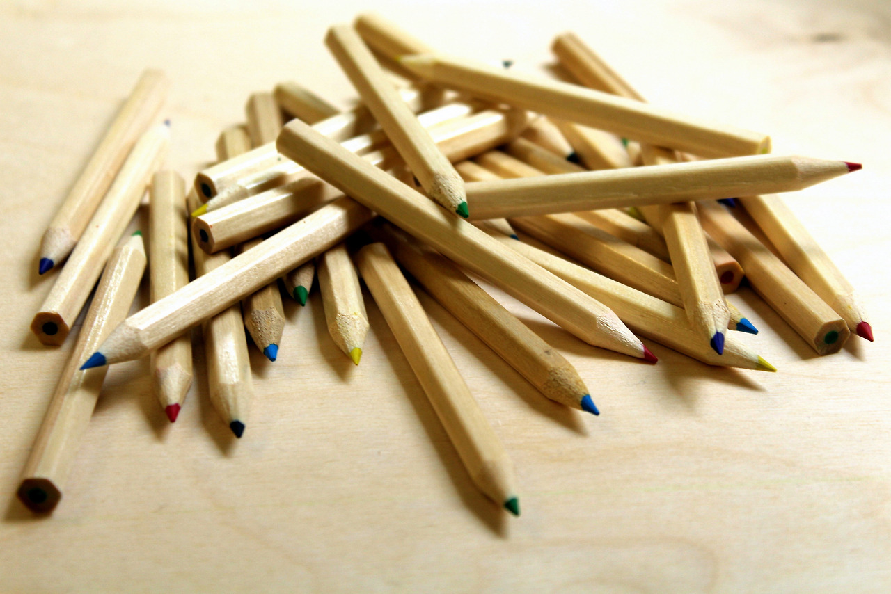 crayons-4064020.jpg
