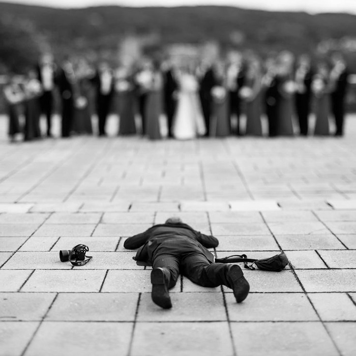funny-crazy-wedding-photographers-behind-the-scenes-42-57751a29719d5__700.jpg