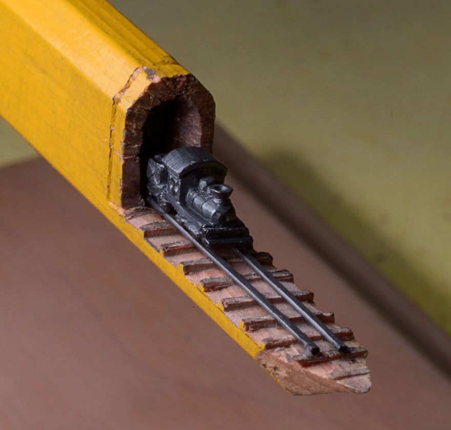 i-found-a-carpenter-pencil-in-the-shop-and-turned-it-into-a-train-3__880.jpg