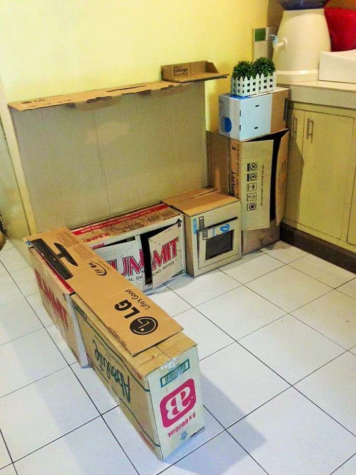 mom-makes-mini-diy-cardboard-kitchen-for-toddler7.jpg