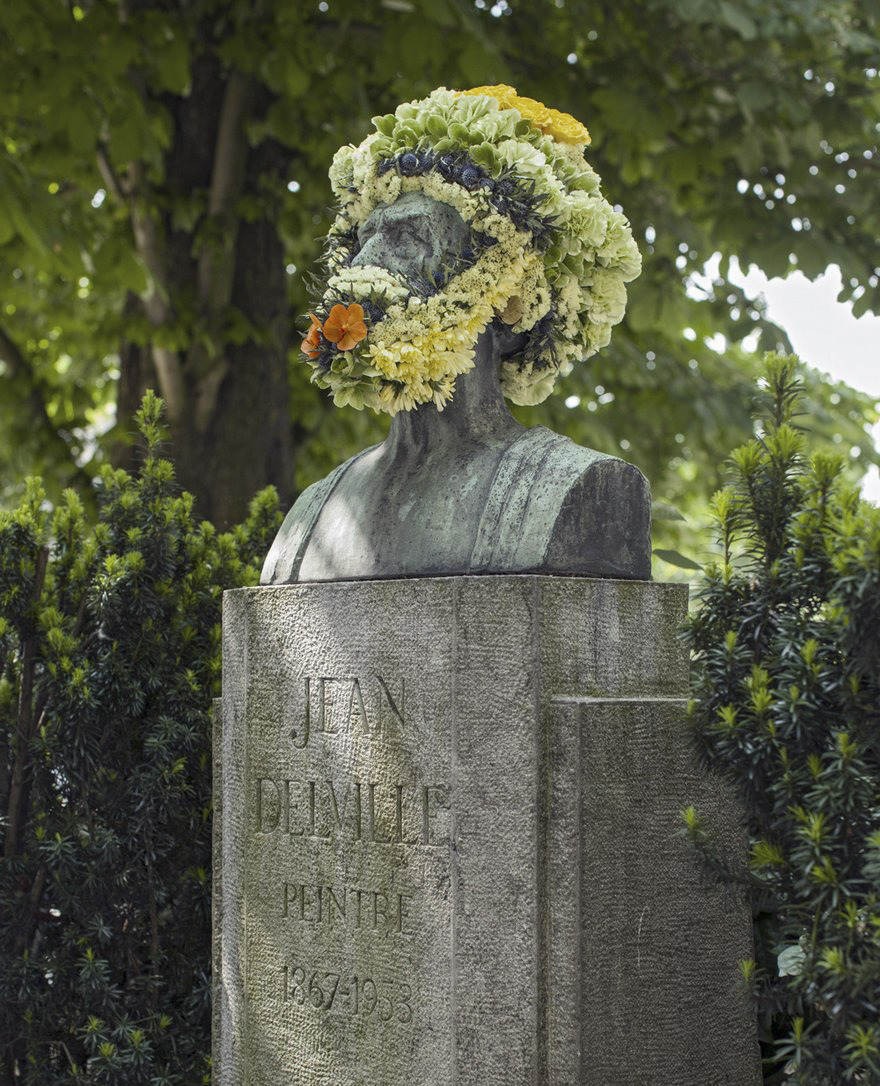 flower-crowns-beards-monuments-geoffroy-mottart-brussels-8.jpg