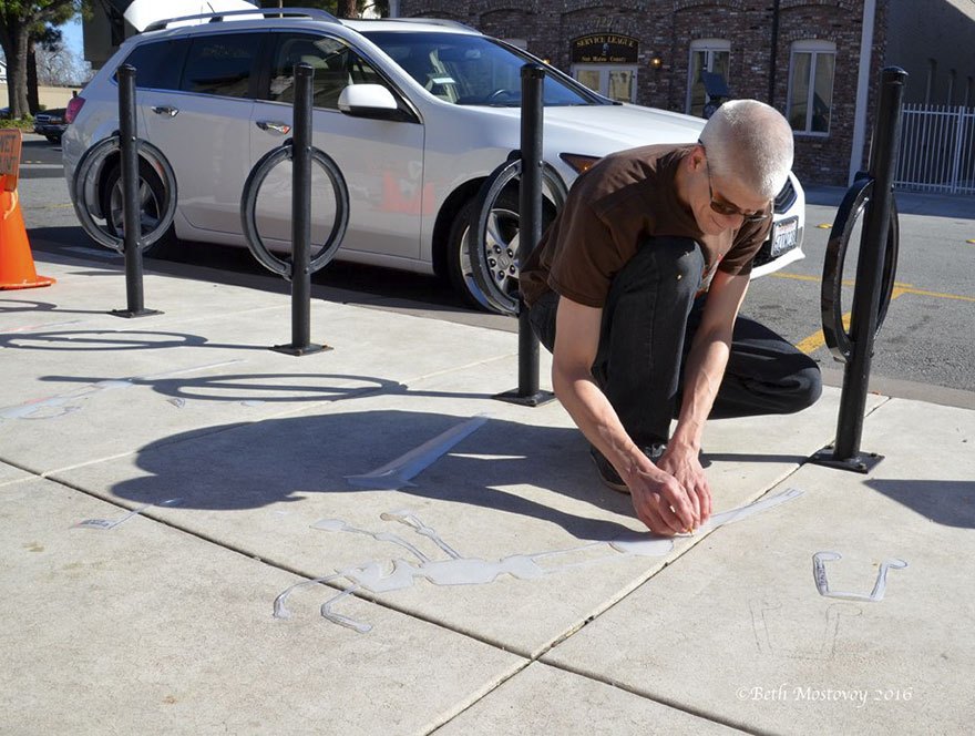 599d0c72c53ef-fake-shadow-street-art-damon-belanger-redwood-california-8-599bf27451e53__880.jpg