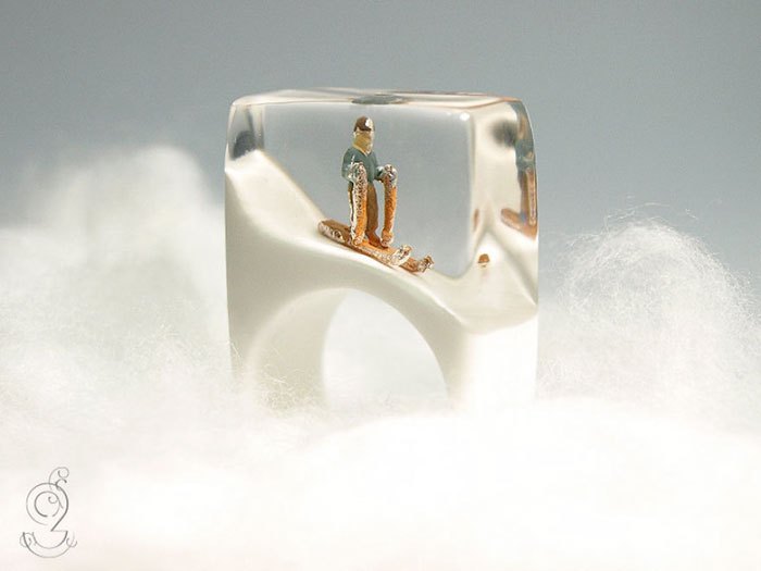 miniature-worlds-inside-jewelry-isabell-kiefhaber-germany-1.jpg
