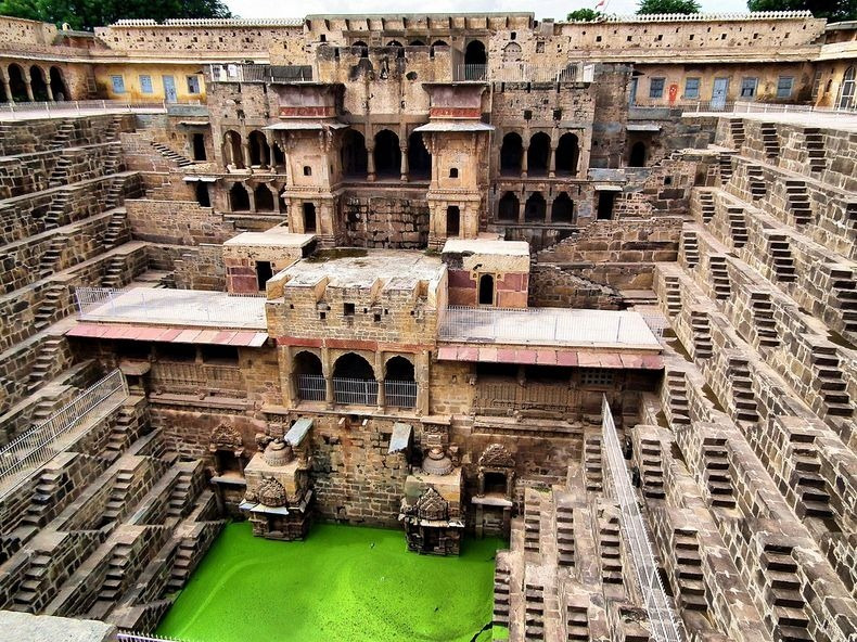 Chand-Baori-Step-Well-in-Rajasthan-11.jpg