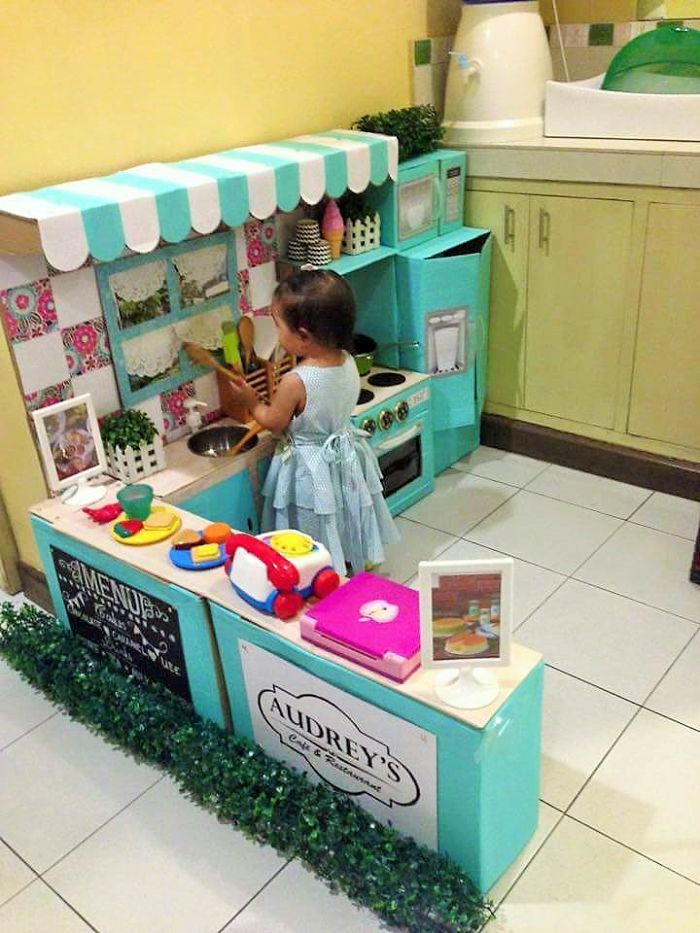 mom-makes-mini-diy-cardboard-kitchen-for-toddler1.jpg