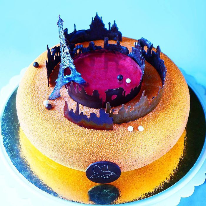 I-draw-and-create-my-own-chocolate-world-on-the-mirror-glaze-5899929ecbc32__700.jpg