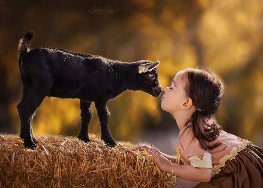 Mumma-Photographer-Capture-Special-Bond-Between-Her-Daughter-And-Animals-6.jpg