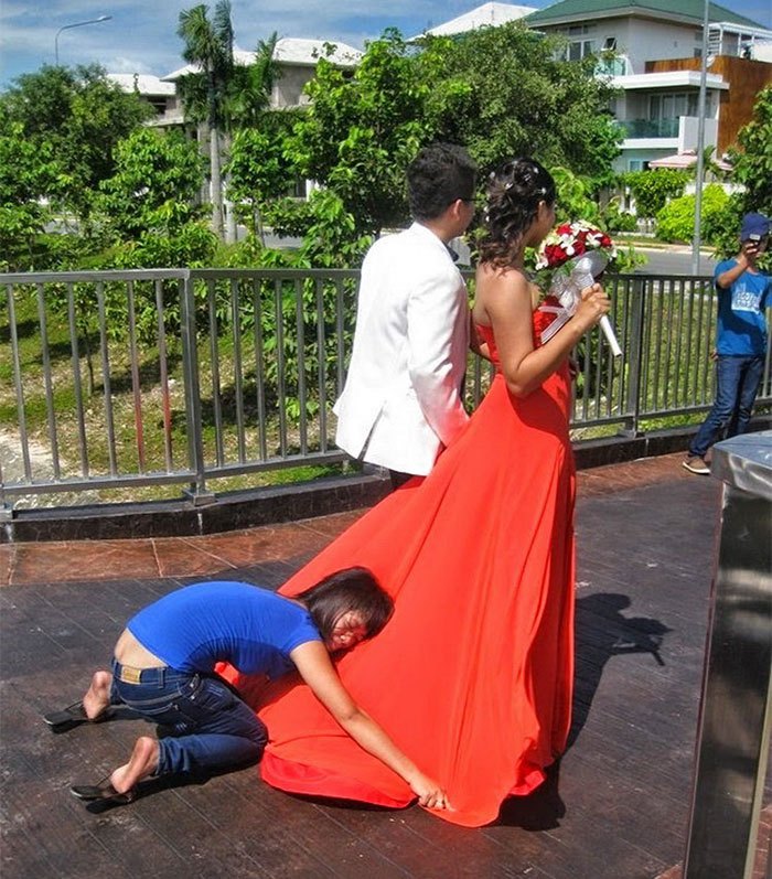 funny-crazy-wedding-photographers-behind-the-scenes-43-5774e312ea3cc__700.jpg
