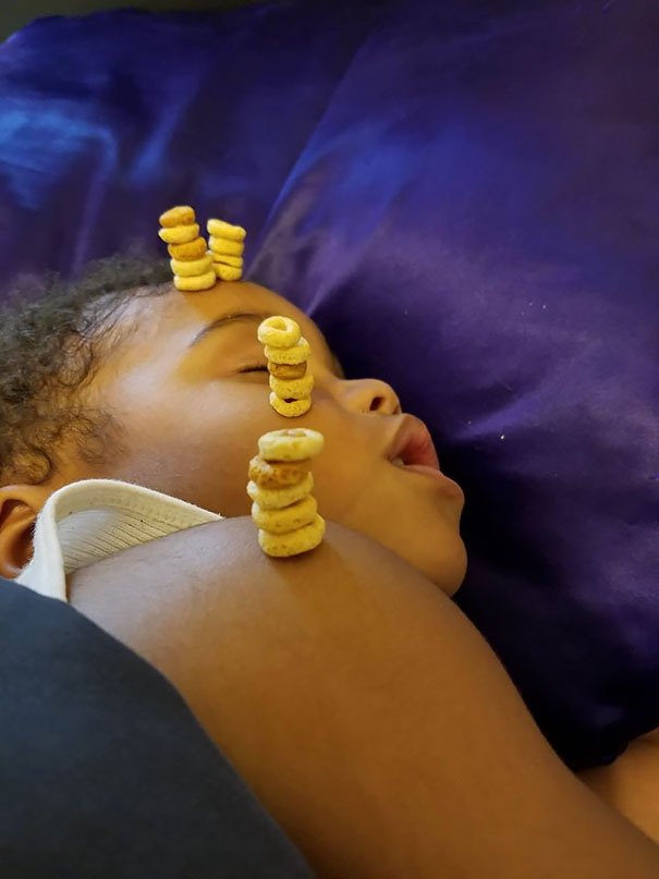 cheerio-challenge-dads-stack-cheerios-babies-funny-competition-12-5765190f3c334__605.jpg