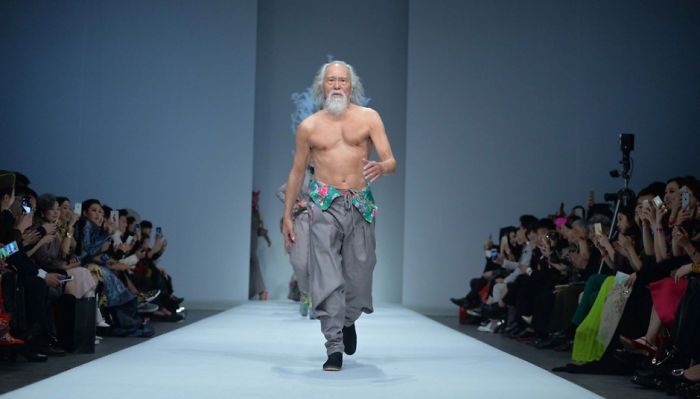 80-year-old-model-grandpa-china-wang-deshun-8-581de8dbeb59a__700.jpg