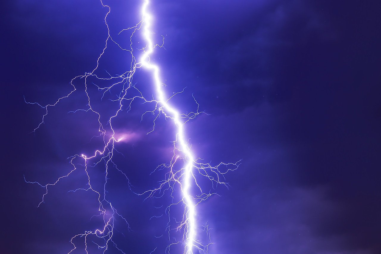 flash-2568381_1920.jpg