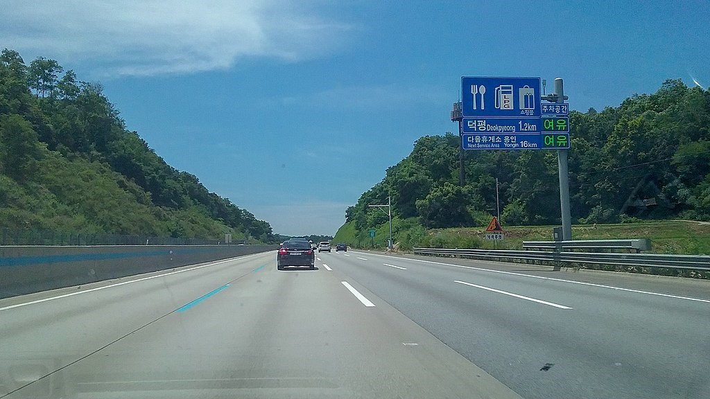 휴게소 안내판.jpg