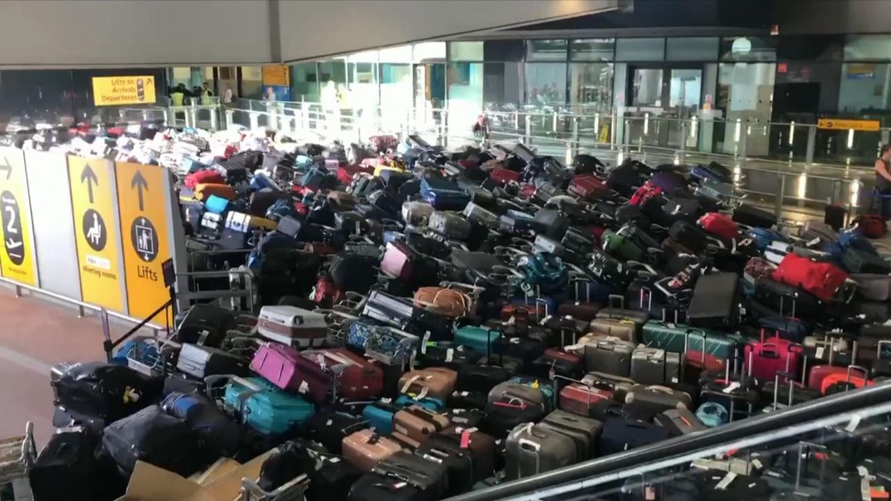 Luggage at Heathrow Airport (Sky News, 17 June 2022).jpg