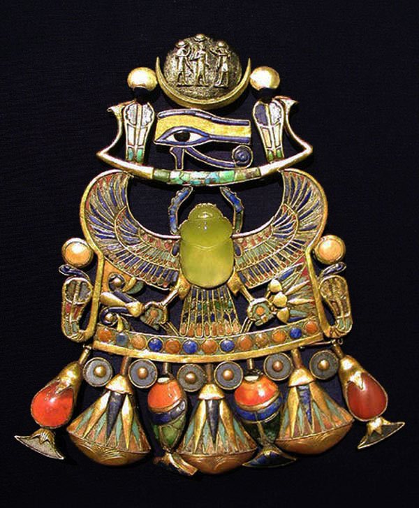 tutanhkamun-pendant-wadjet-libyan-glass.jpg