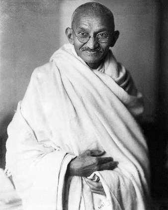 1024px-Mahatma-Gandhi_studio_1931.jpg