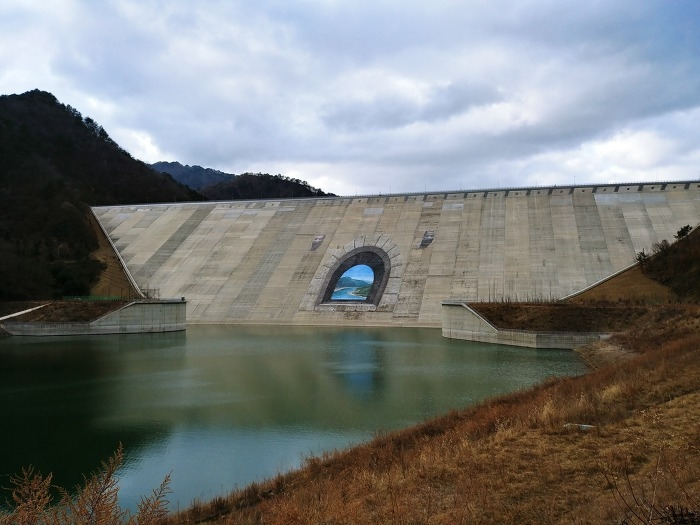 평화의댐 전경.jpg