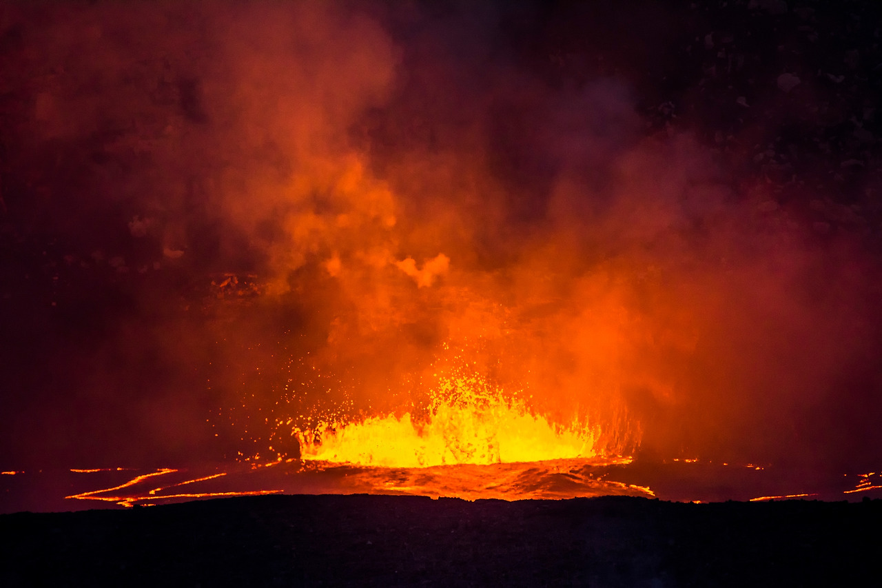 boiling-lava-in-kilauea-volcano-P4CQ5ZP.jpg