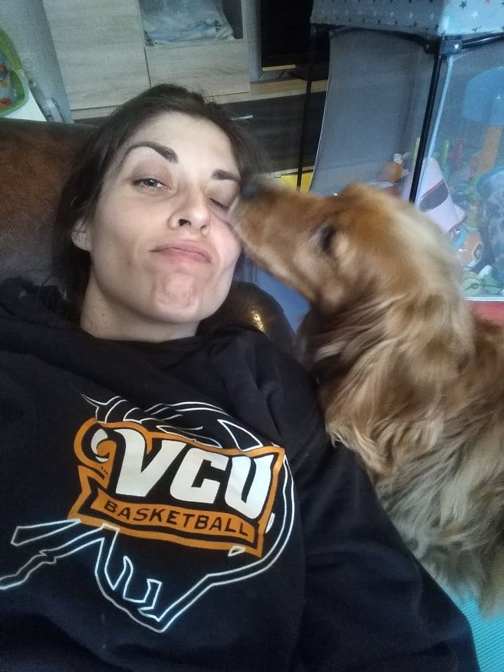 강아지와 함께 있는 라디.jpg