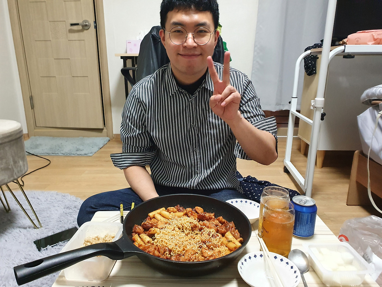 5월호 음식만드는 박영균 사진.jpg