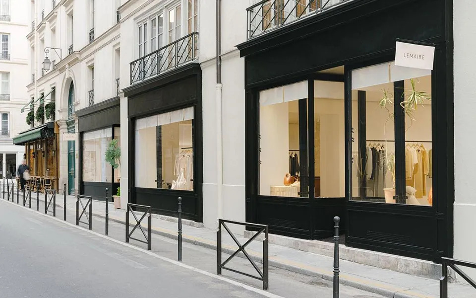 lemaire-paris-new-store-05-b85604e4-a9c1-472d-bd34-0fac63a50fb7.jpg