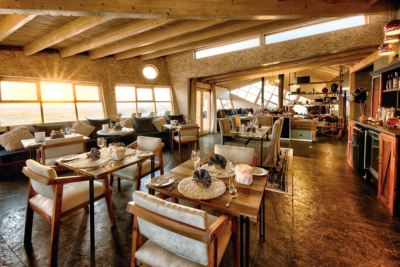 Shipwreck-Lodge---Accommodation---Dining-room.jpg