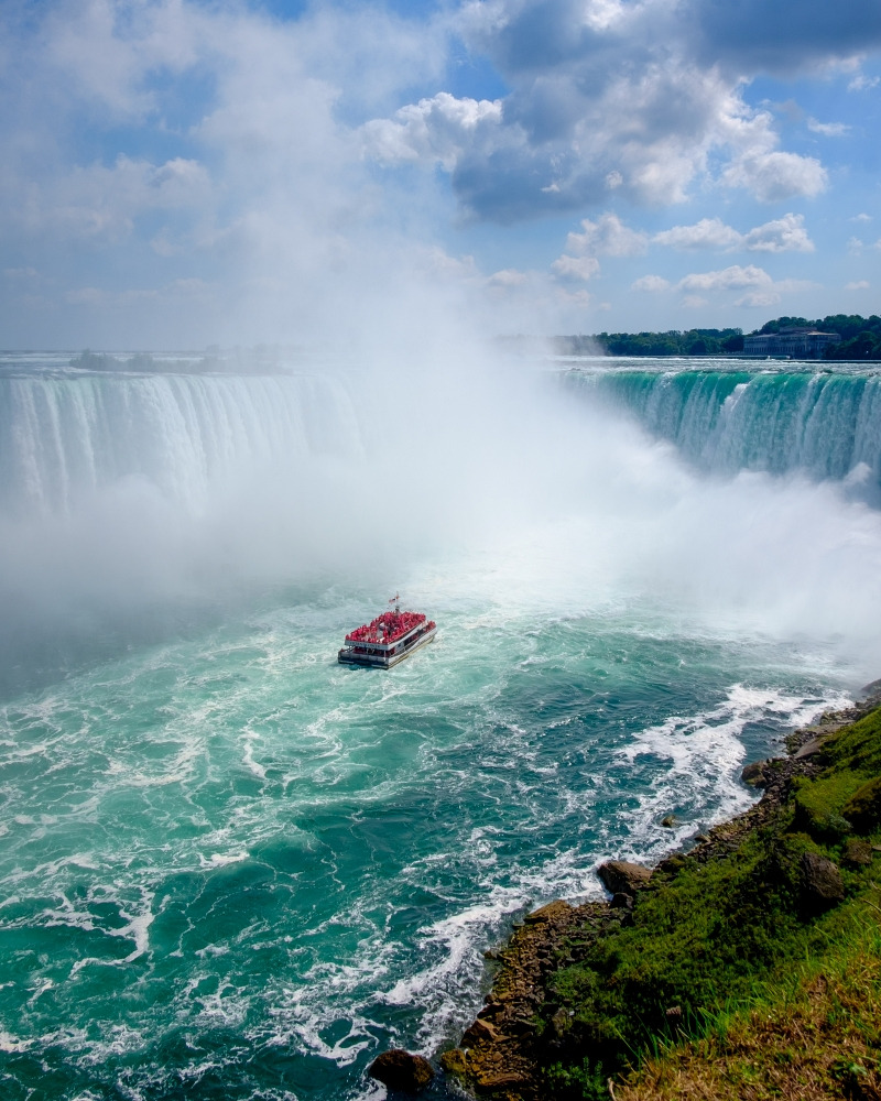 Niagara Falls_Hornblower_1_re.jpg