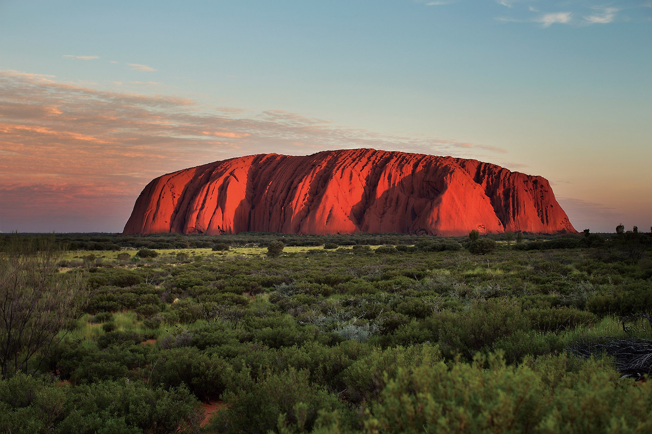 3.Uluru_Shutterstock_eo Tang.jpg