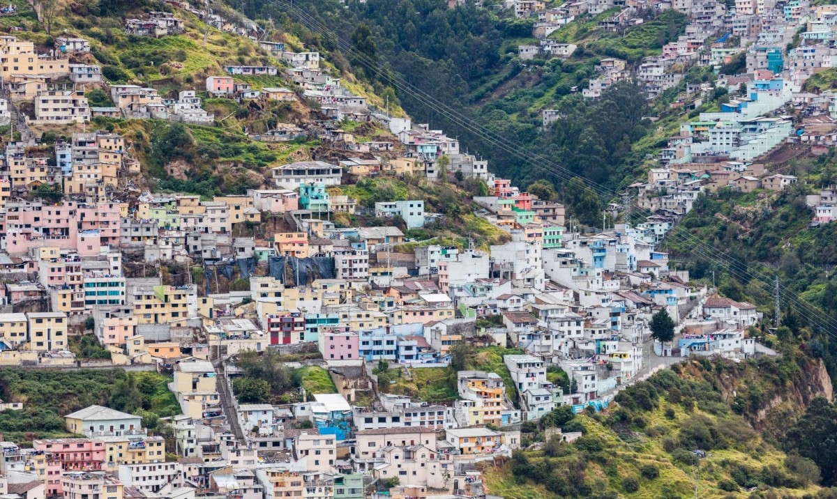 Vista_de_Quito_desde_El_Panecillo_Ecuador_2015-07-22_DD_41.jpg
