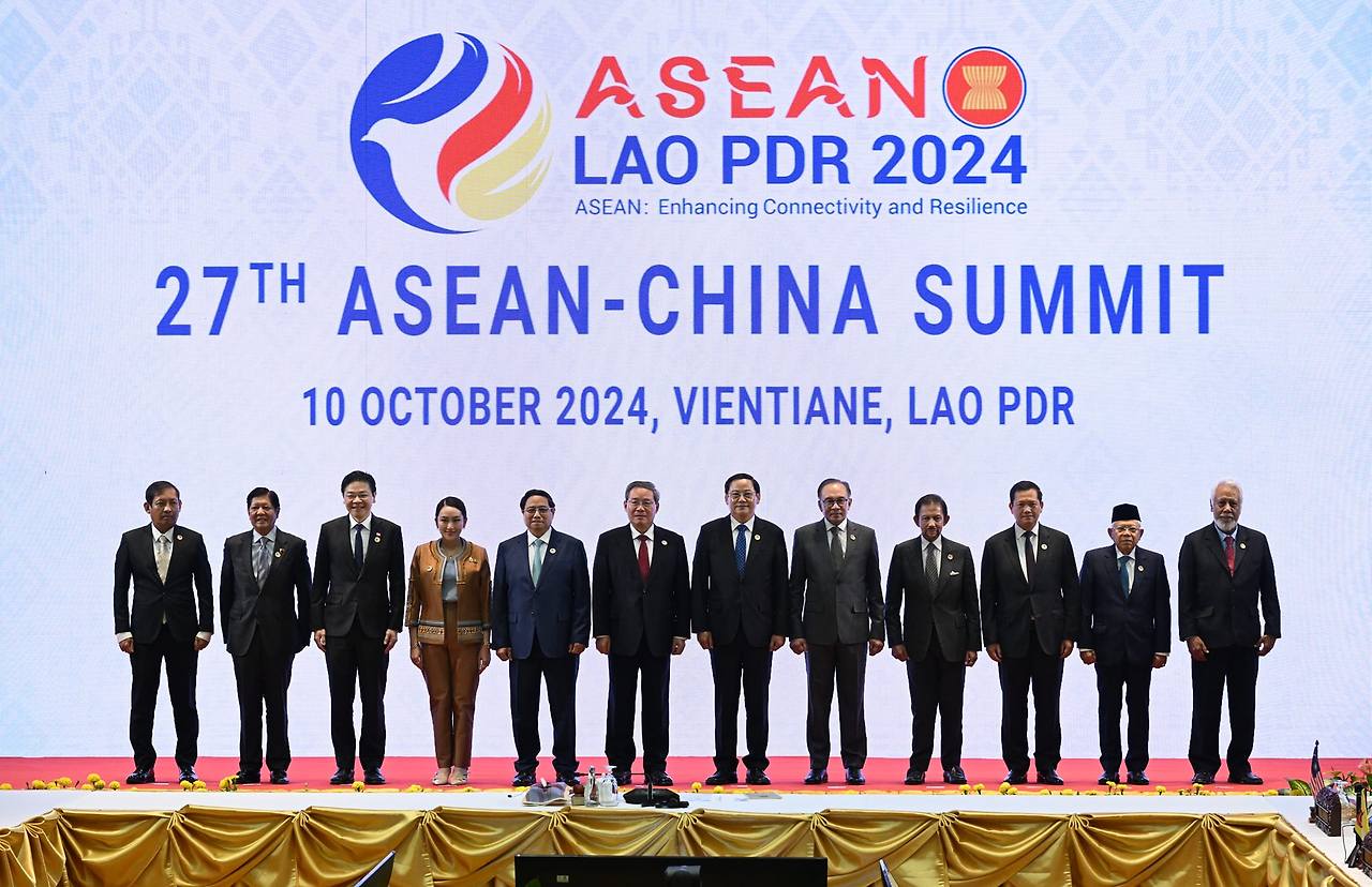 24년 10월 10일 라오스에서 열린 아세안과 중국의 정상회담_출처 ASEAN 페이스북 페이지.jpg