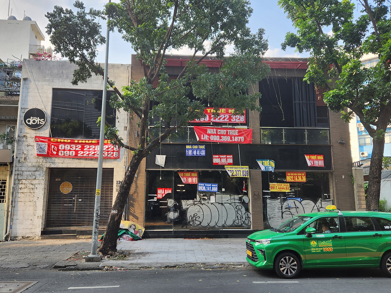 4) 문을 닫은 일식 체인점 매장_호치민 하이바쯩 상권.jpg