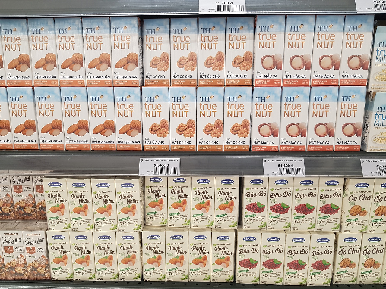 7. 견과류 우유 진열_사진 유영국 (1).jpg