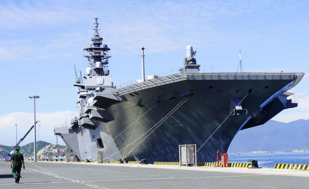 출처 교도통신_일본 헬기모함 이즈모.jpg