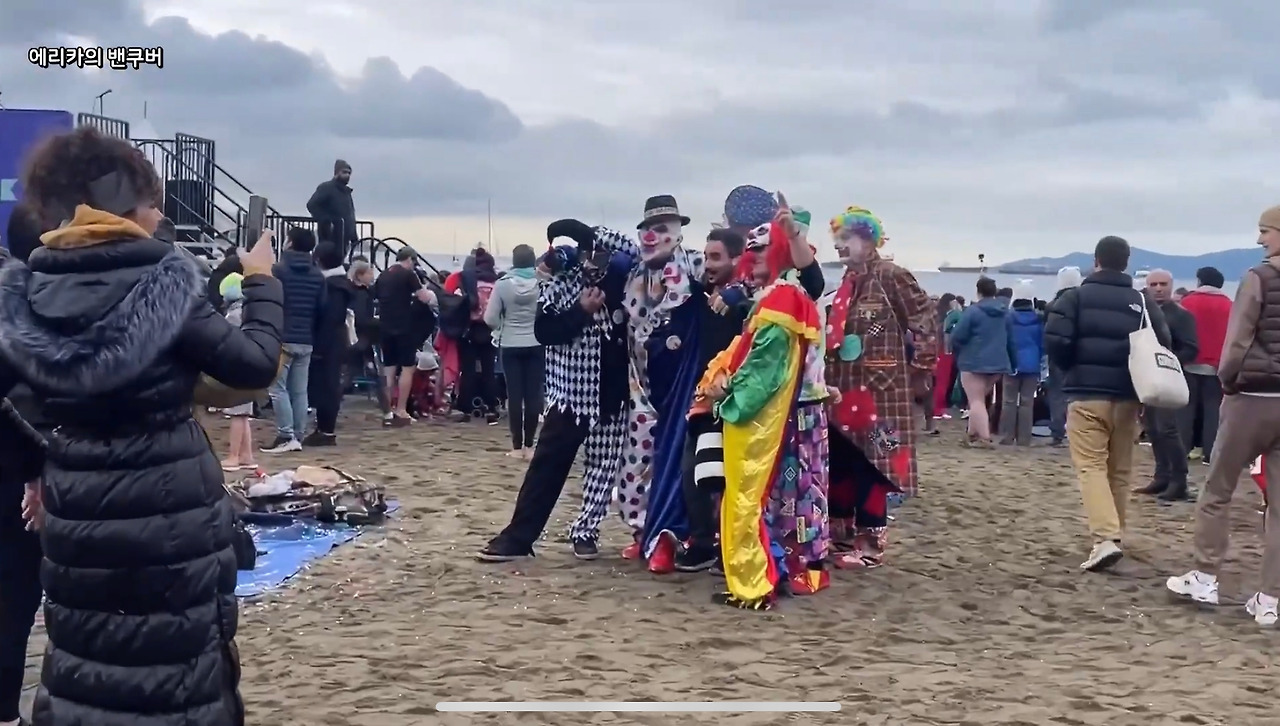 밴쿠버 북극곰 수영대회8.jpg