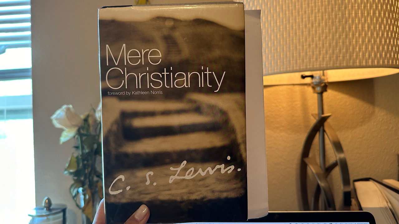 Mere cHRISTIANITY.jpg