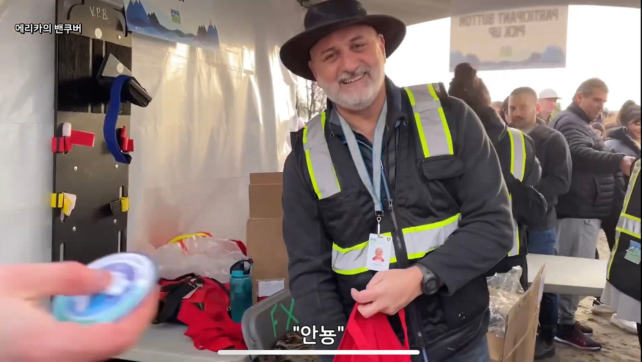 밴쿠버 북극곰 수영대회13.jpg