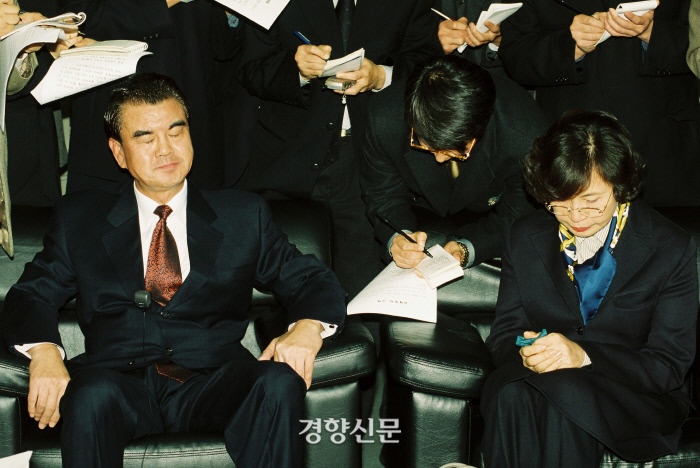 9-6 옷로비경향신문.jpg