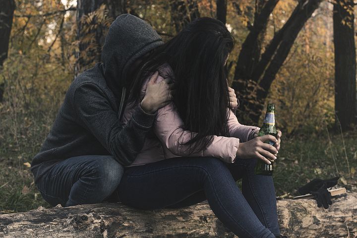 female-alcoholism-2847443__480.jpg