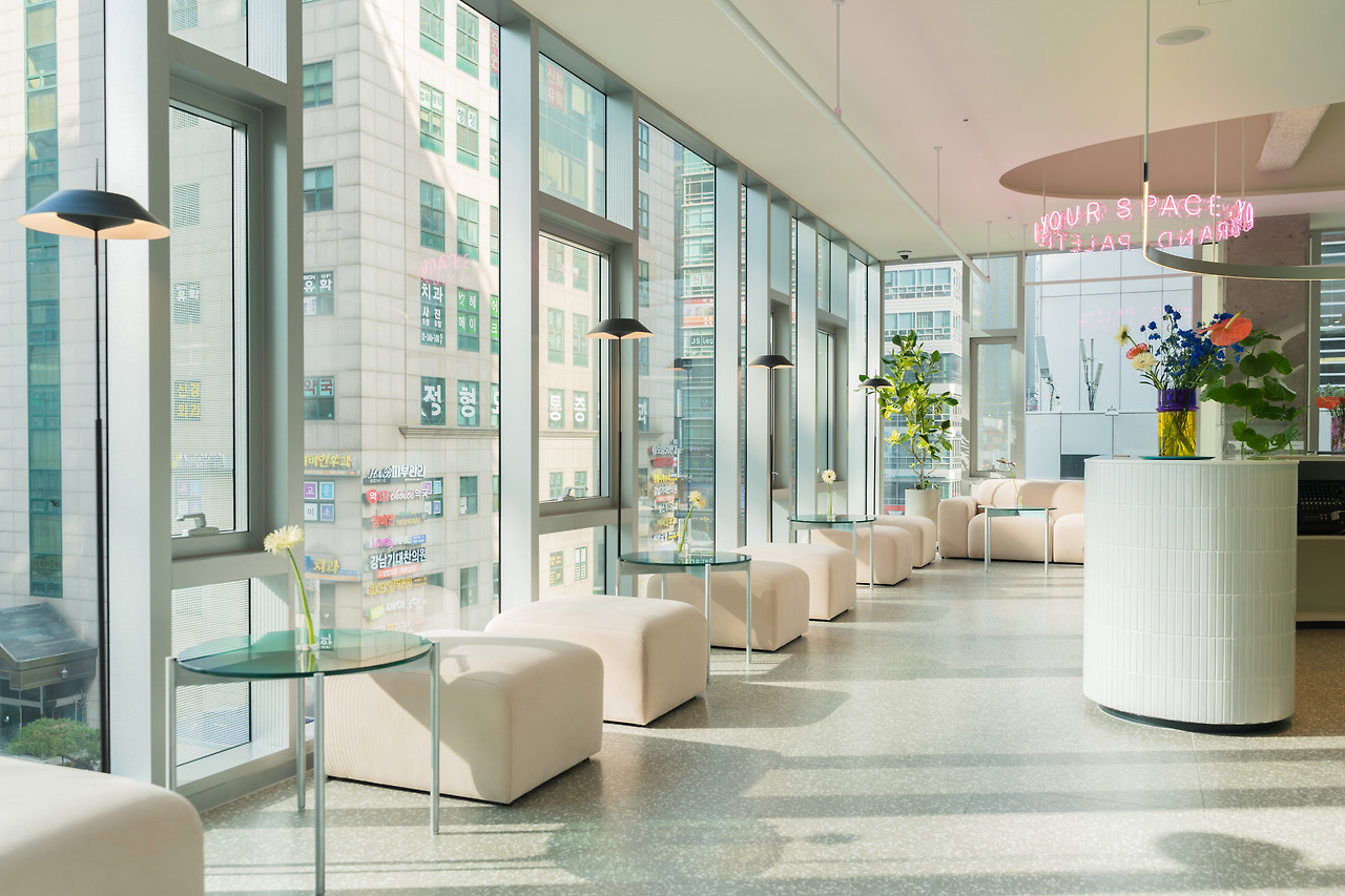 [팔레트에이치] 입구 및 카페.jpg