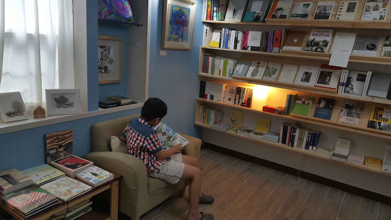 봄날의 책방4.jpg