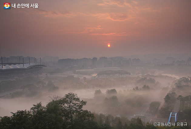 월드컵공원의 일출.jpg