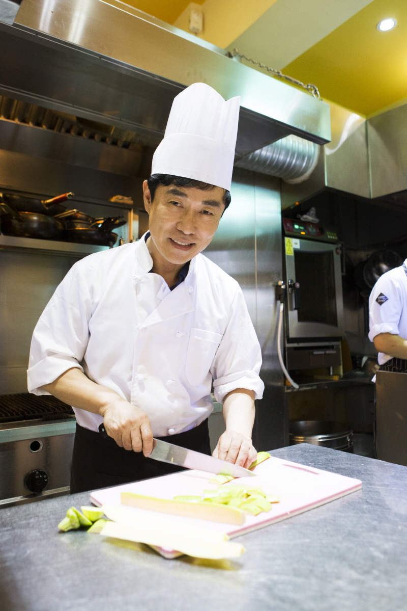 [크기변환]2015년 요리학원다니다 요리 준비하는 이PD.jpg