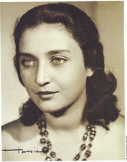 nadia photo portrait.jpg