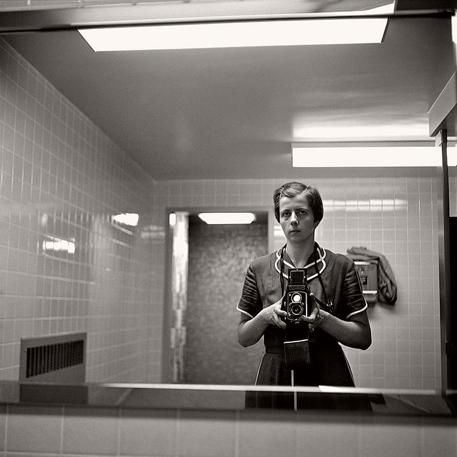 vivian-maier-self-portrait-black-and-white-05.jpg