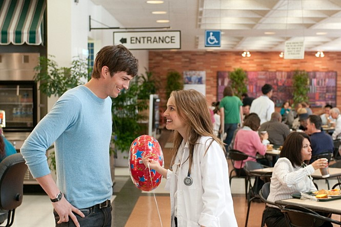 엠마와 아담 풍선 웃음.jpg