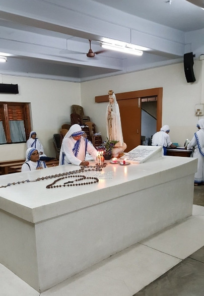 마더하우스 마더테레사 무덤.jpg