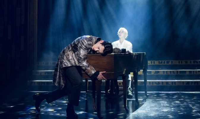 아마데우스-살리에르 연극 장면.jpg