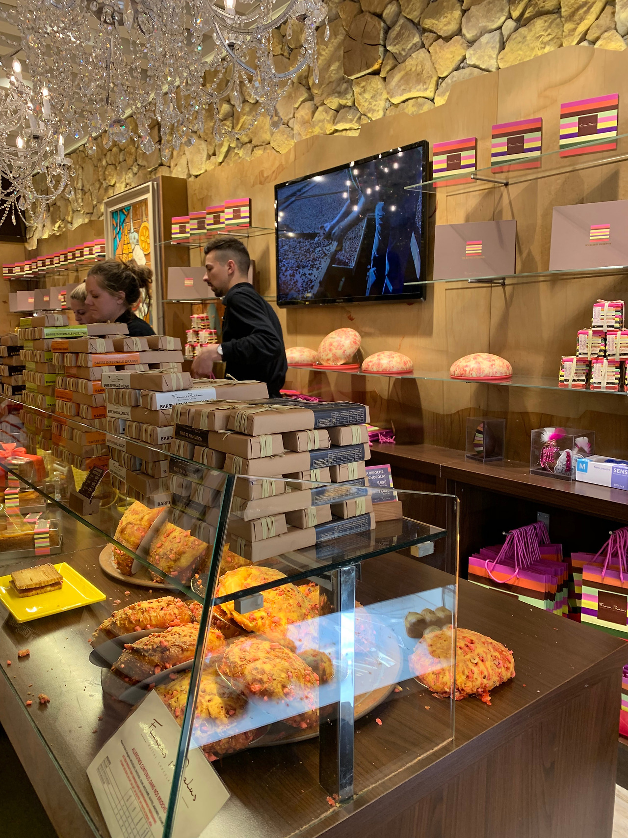 pralus 빵집 안 풍경.jpg