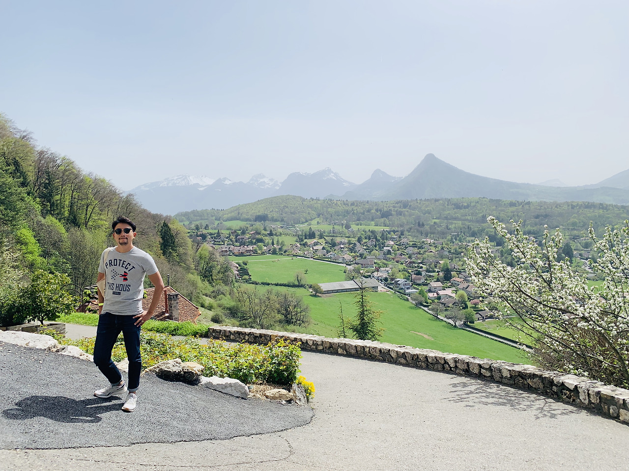 설산과 안시 배경이 멋진 파고.jpg